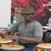 « Je suis un Sénéf », sourit Babacar, prof de percussions