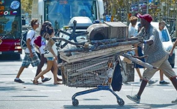 Immigration : les ferrailleurs sénégalais de Barcelone