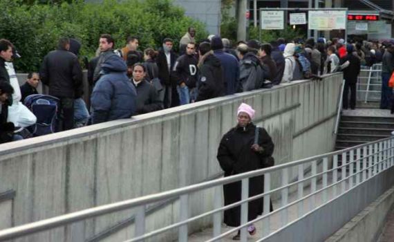 Immigration : « Qu’on arrête de créer des situations de précarité »