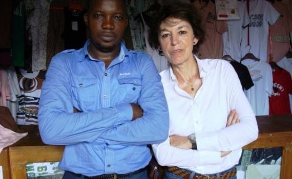 « Je m’excuse, mais est-ce vrai qu’en Afrique vous vivez dans les arbres? » « Je m’excuse, mais est-ce vrai qu’en Afrique vous vivez dans les arbres? »