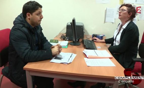 VIDEO. « Complément d’enquête » a accompagné un candidat à son entretien de naturalisation