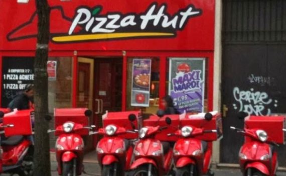 Une cheffe de Pizza Hut accusée de racisme par un employé