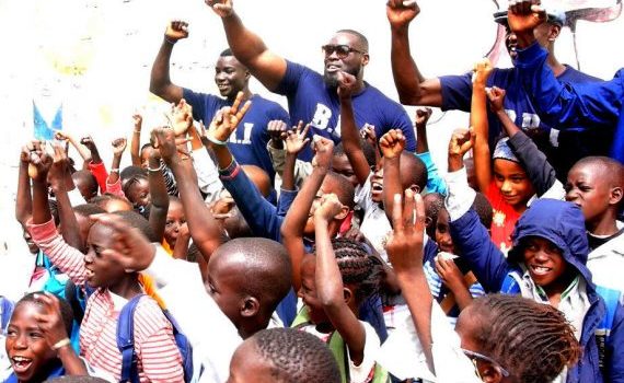 Grigny : Kizo exporte sa « musculation de rue » au Sénégal