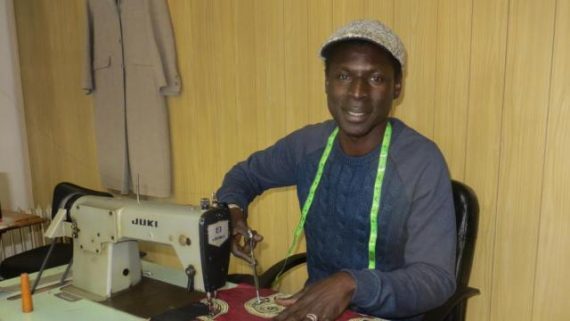 A Corseul (Bretagne), Amedy Guèye a réalisé son rêve d’enfance : être couturier