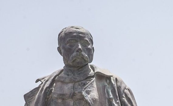 De Lille à Saint-Louis, la statue du général Faidherbe interroge le passé colonial de la France
