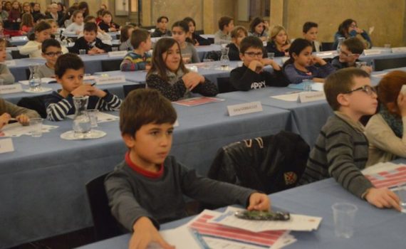 Le conseil municipal d’enfants de Dijon collecte des fournitures scolaires pour les enfants du Sénégal