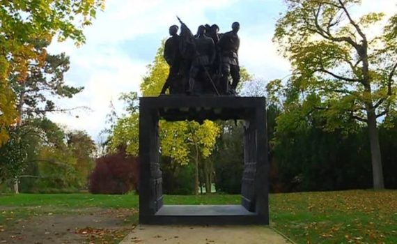 Le Monument aux héros de l’armée Noire à Reims, un hommage aux Tirailleurs Sénégalais Le Monument aux héros de l’armée Noire à Reims, un hommage aux Tirailleurs Sénégalais