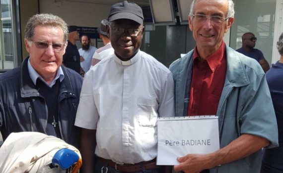 Les prêtres étrangers aident à faire vivre les paroisses en Mayenne