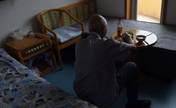 Ces vieux immigrés auxquels on pourrait donner la nationalité française