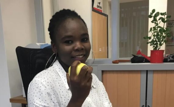 Châtellerault : Aissatou Diakhaté propose un service de livraison de fruits au bureau