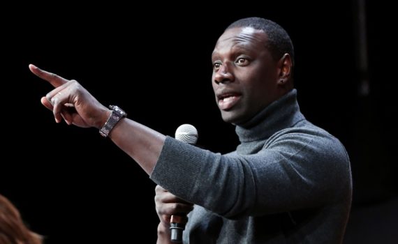 «Entre les extrêmes et le vivre ensemble, le choix s’impose de lui-même», déclare Omar Sy