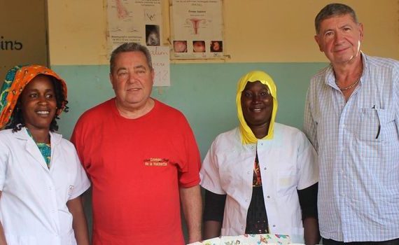 Un pèse-bébé pour le dispensaire de Vélingara