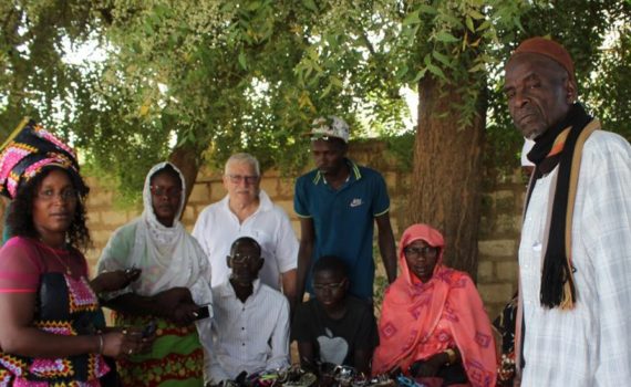 Distribution de lunettes à Saly par le Rotary-Club