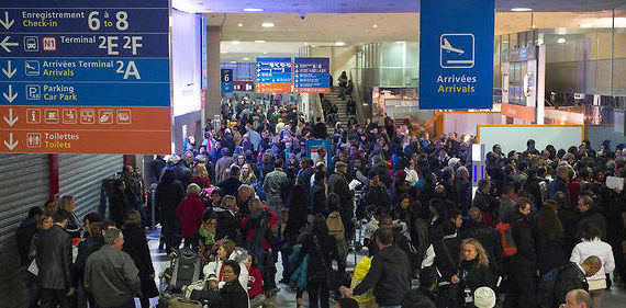 Des centaines de sans-papiers ont occupé le Terminal 2 de Roissy Charles de Gaulle