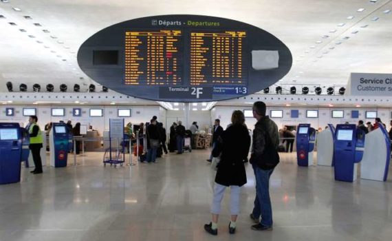 Dans l’univers des « GP », les factrices clandestines entre Paris et Dakar