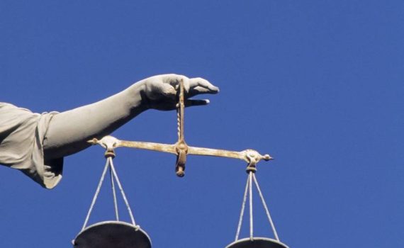 Après la Jeanne d’Arc métisse, une adjointe d’Orléans victime de propos racistes