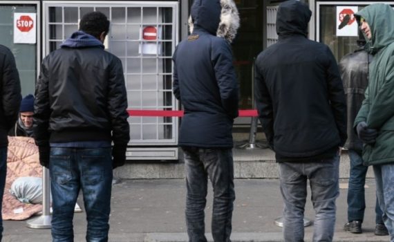 « Inutile et dangereux »: les associations dénoncent les mesures attendues sur l’immigration