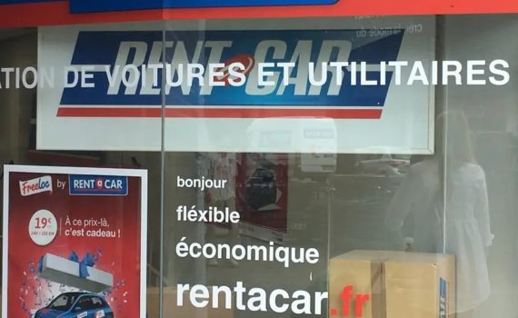 «Négro», «Débile»… Un gérant d’agence Rent a Car visé par une enquête pour «discrimination»