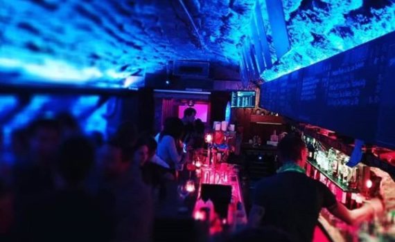 Lausanne – Le client sénégalais au patron du bar: « Merci de mettre un panneau « Interdit aux noirs et aux chiens » »