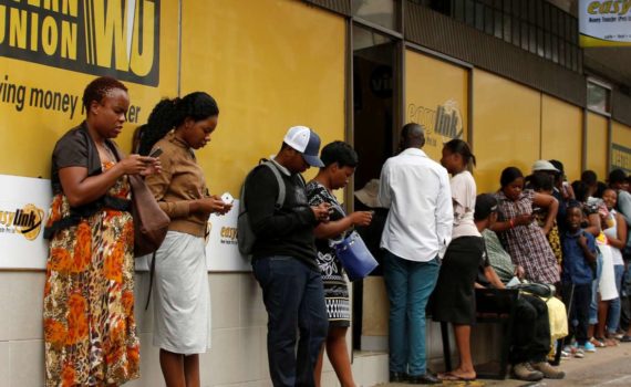 « La diaspora est devenue le bailleur de fonds le plus fiable » : l’indispensable argent des migrants