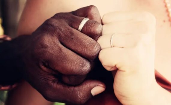 Etats-Unis : Une salle de mariage refuse de célébrer l’union d’un homme noir avec une femme blanche