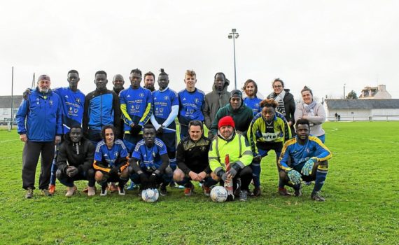 Pont-Croix (Finistere): les jeunes migrants boostent l’équipe de football locale