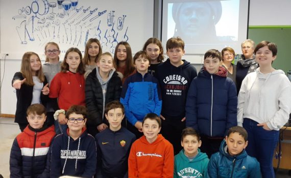 Lorraine : Des collégiens de Tucquegnieux dans le clip « Talibé » de l’artiste sénégalais Daouda NDIAYE