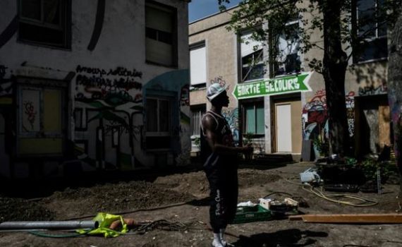 Avec le confinement en France, la vie en suspens des demandeurs d’asile et des sans papiers