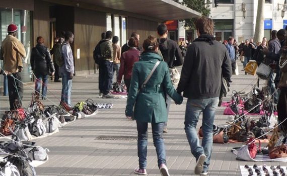 Les marchands ambulants sénégalais en Espagne s’organisent face au coronavirus