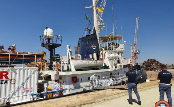 Des migrants testés positifs au coronavirus après leur sauvetage en Italie