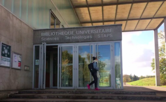 L’université d’Orléans vote un moratoire renonçant à faire payer les étudiants étrangers