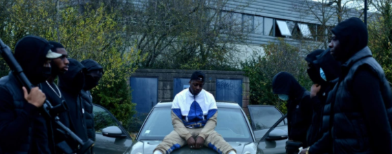 Dans son nouveau clip, Darkaa nous invite à faire un tour dans son “Magic Drill”