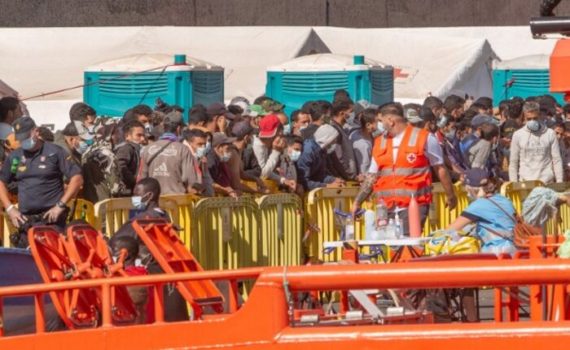 Environ 150 migrants africains secourus au large des Canaries