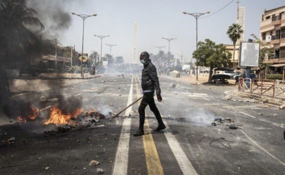 Les autorités sénégalaises doivent arrêter les arrestations arbitraires d’opposants et d’activistes