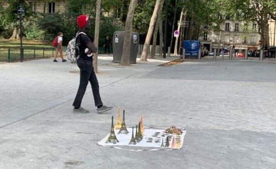 Oumar Daffé vend la voiture de Lamine Thiam, son ami d’enfance et se tape une niarel Oumar Daffé vend la voiture de Lamine Thiam, son ami d’enfance et se tape une niarel