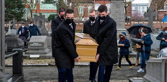 Surmortalité deux fois plus élevée chez les ressortissants africains en France durant la première vague en 2020, pointe l’INSEE