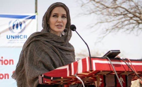 L’actrice américaine Angelina Jolie soutient des réfugiés maliens au Burkina