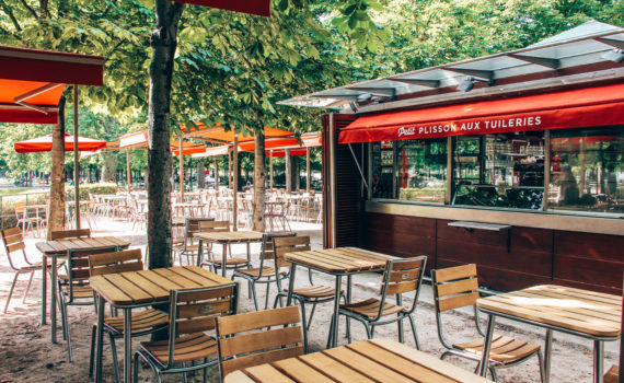 Un bar parisien accusé d’avoir refusé l’entrée à des personnes noires