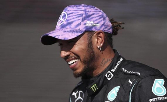Après l’accrochage Hamilton-Verstappen, Mercedes et la FIA condamnent des actes racistes