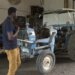 Des agriculteurs solidaires du Millavois dans l’Aveyron retapent des vieux tracteurs pour aider des paysans de la région de Kaolack