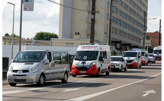 Le dernier hommage des ambulanciers à Moussa Dieng poignardé à mort Le dernier hommage des ambulanciers à Moussa Dieng poignardé à mort