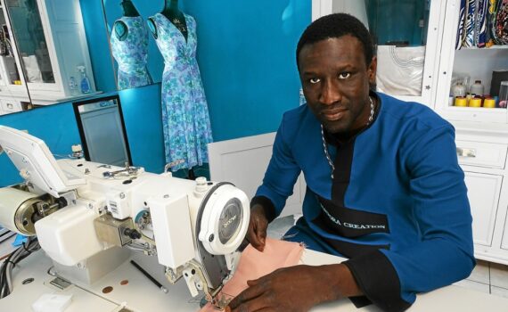 À Brest, broderie, couture et retouches dans l’atelier « Diaspora Création », d’Abdoulaye Beye