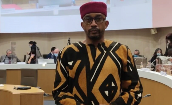 Habillé d’un bogolan, Karfa Sira Diallo pris à partie par la présidente du RN au Conseil Régional de Nouvelle Aquitaine