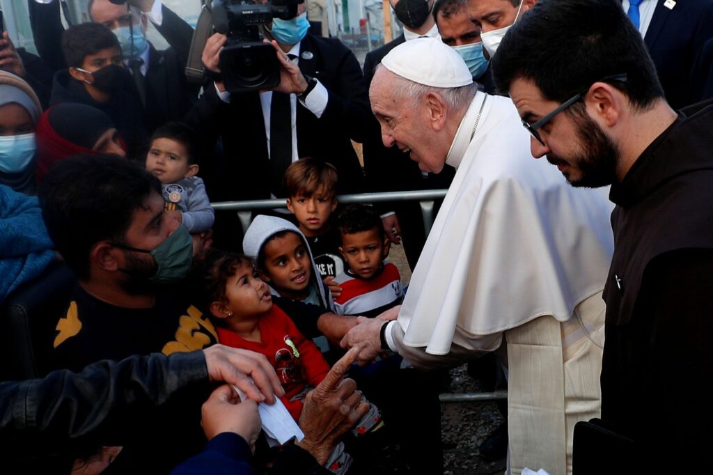 Le pape François au chevet des migrants de l’île grecque de Lesbos