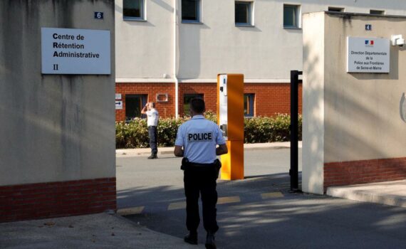 Les défenseurs des migrants dénoncent l’«obsession» française de l’enfermement des étrangers