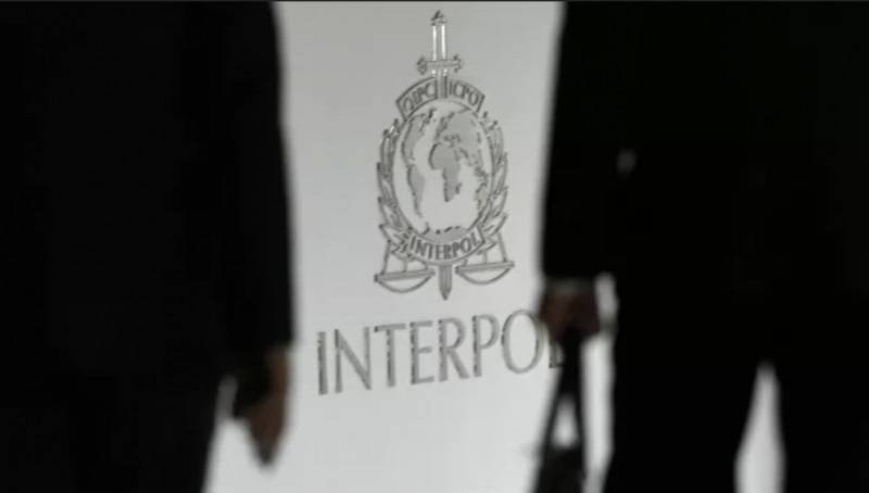 En tardant a se prononcer sur la plainte visant Ahmed Nasser Al-Raisi, la France abandonne sa compétence universelle, déplorent des avocats