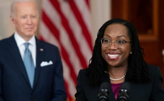 La juge afro-américaine Ketanji Brown Jackson, nommée à la Cour suprême