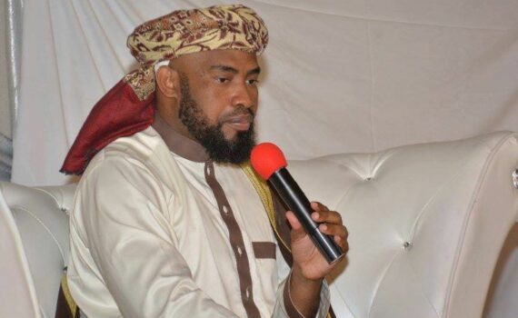 Le prédicateur Djibril, accusé d’escroquerie, arrêté aux Comores