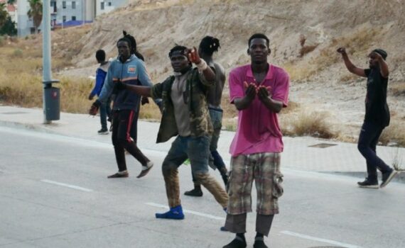 Entrée massive de plus de 500 migrants dans l’enclave espagnole de Melilla