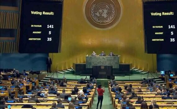 Le Conseil des Droits de l’Homme à l’ONU vote massivement en faveur d’une enquête sur les violations des droits humains en Ukraine